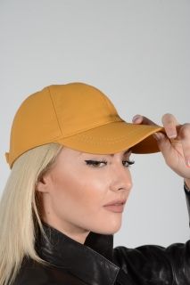 Женская шапка 