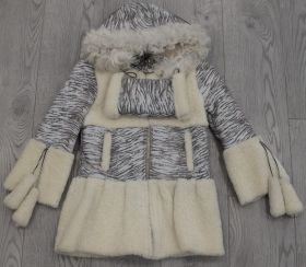 Children's coat for a girl with a cuff