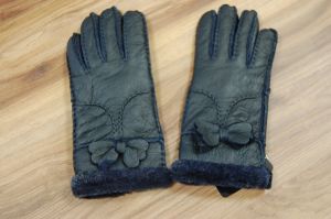 Women's gloves