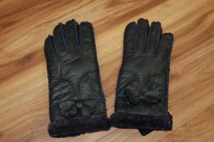 Women's gloves