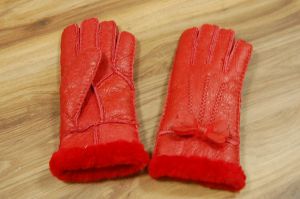 Women's gloves