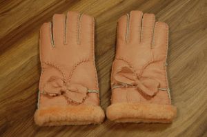 Women's gloves