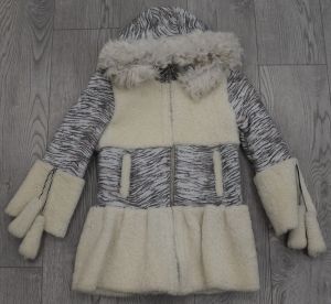 Children's coat for a girl with a cuff