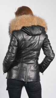 Женская кожаная куртка из ягнячий кожи с енотом 